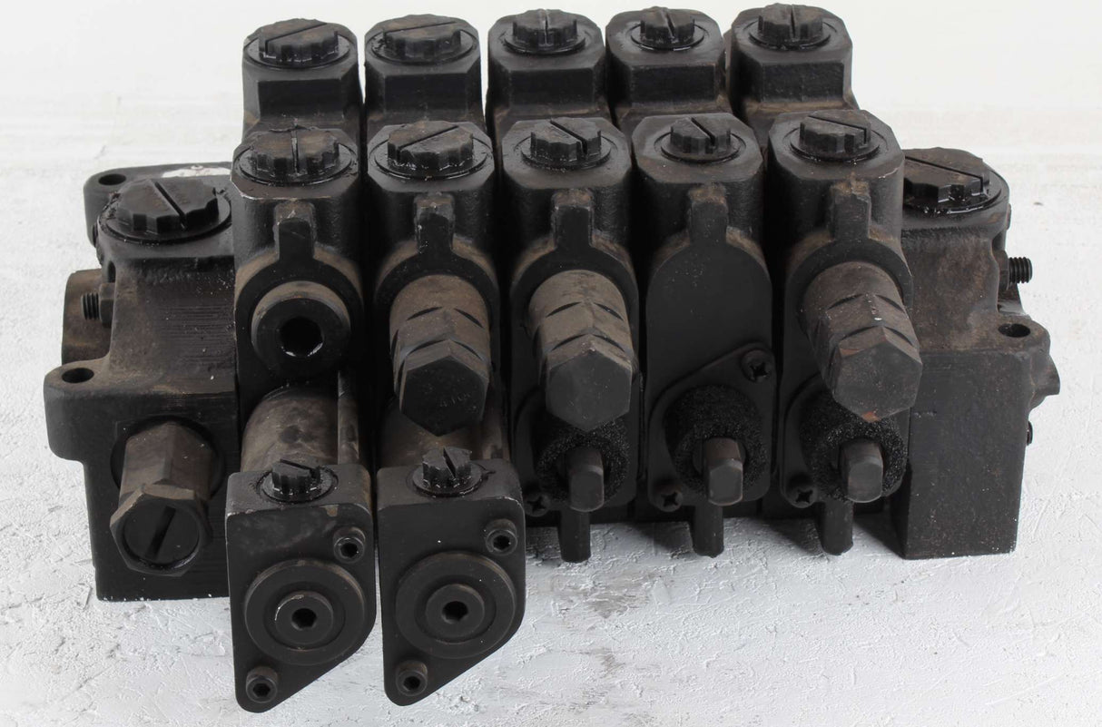 JLG - 1001109216 - CONTROL VALVE