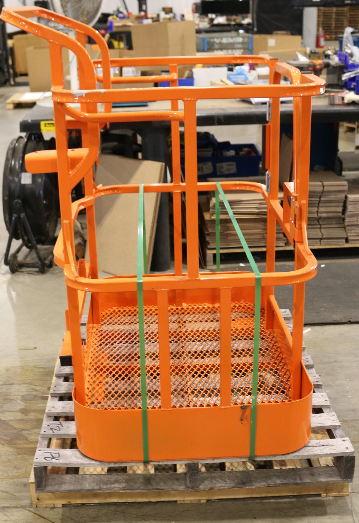 JLG - 3510779S - PLATFORM (30X48SWG)(U/X/C/J)