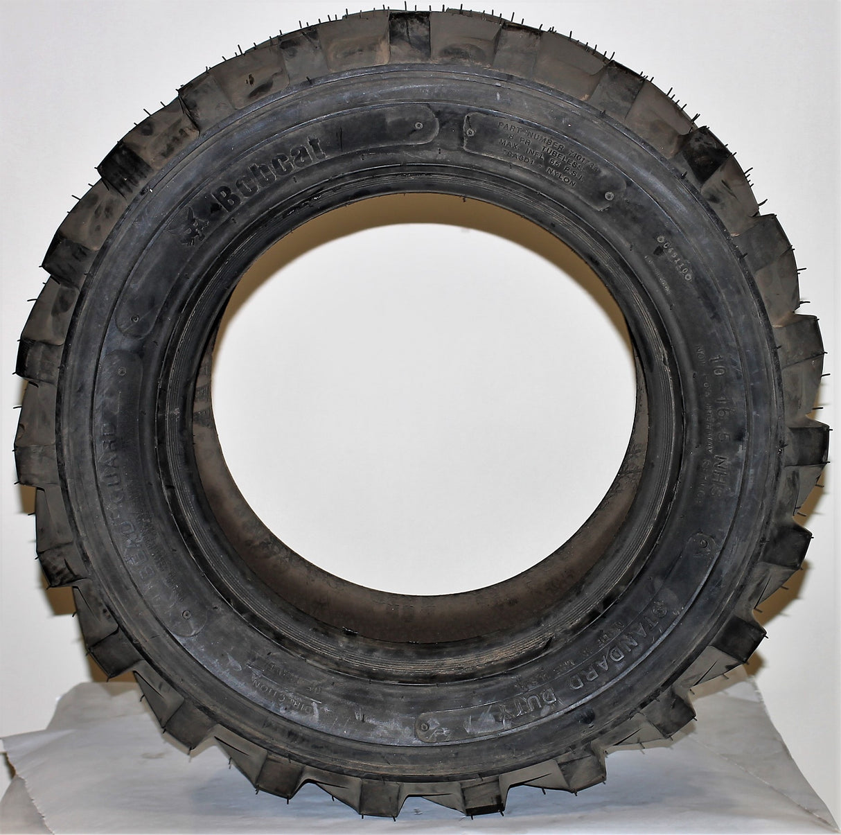 BOBCAT - 7101734 - TIRE - STANDARD DUTY - 10X16.5 - 8 PLY