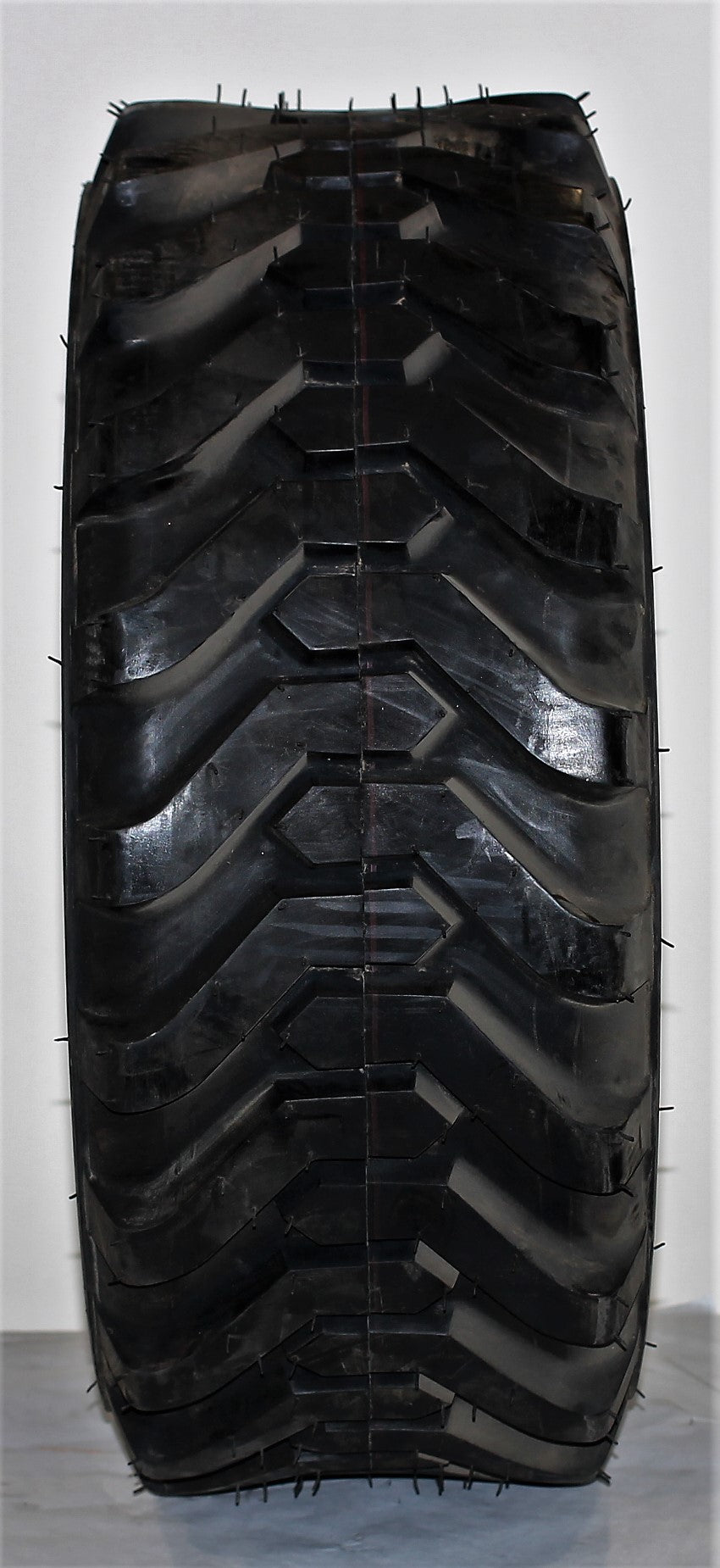 BOBCAT - 7101734 - TIRE - STANDARD DUTY - 10X16.5 - 8 PLY