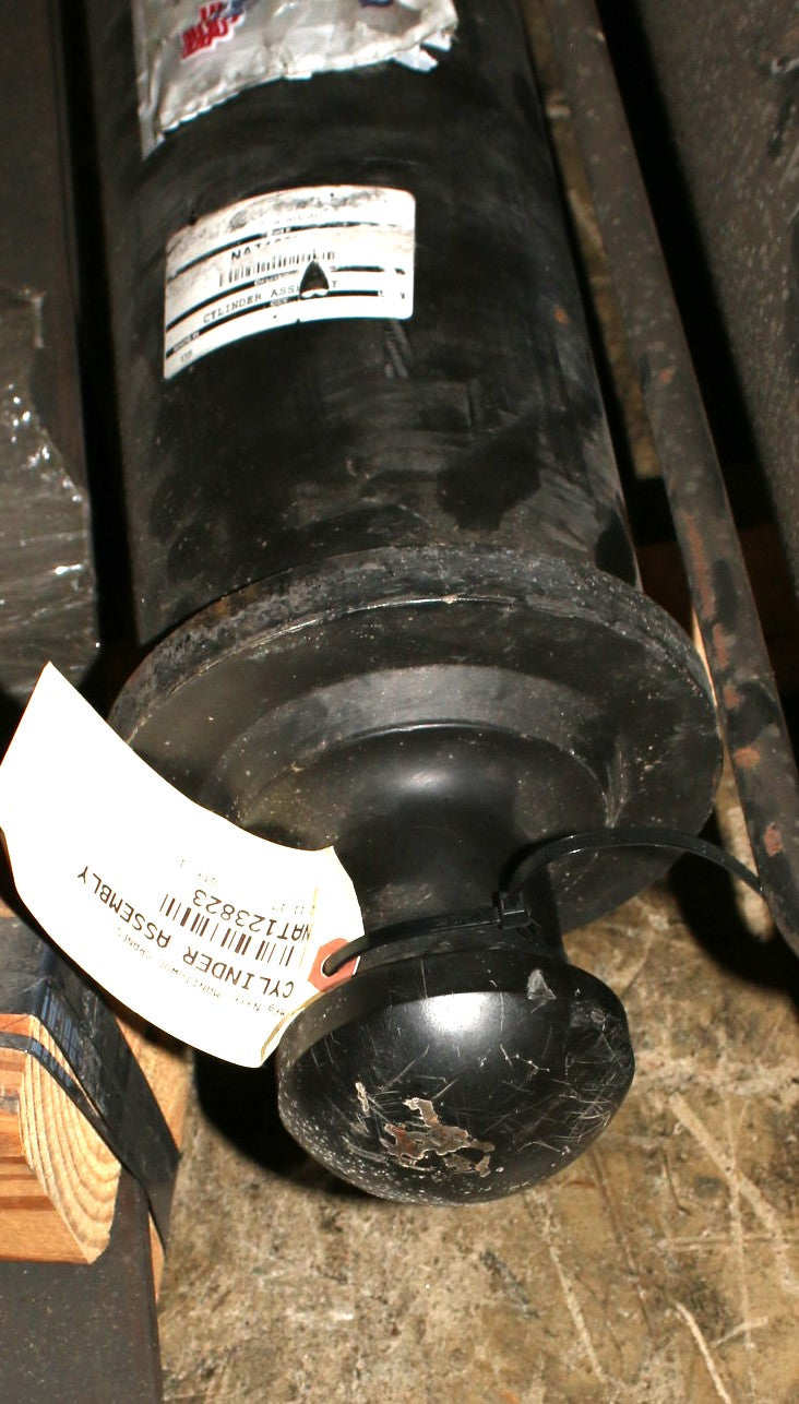 MANITOWOC GROVE - NAT123823 - CYLINDER ASSEMBLY