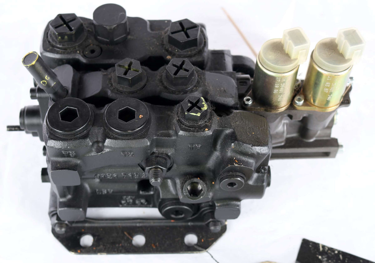 PARKER - L90LS-01-SE11-025 - CONTROL VALVE