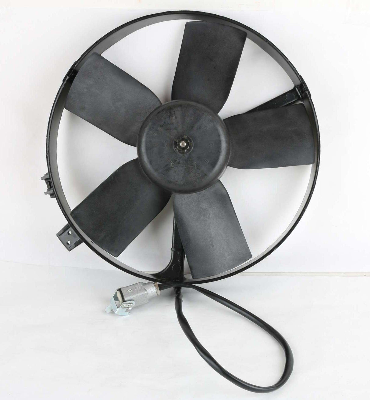 ROBERT BOSCH - B-130-611-042 - FAN 24V