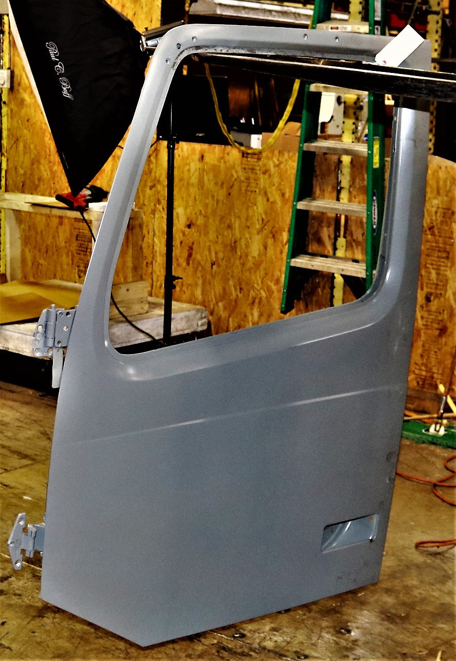 VOLVO - 22674542 - LH DOOR