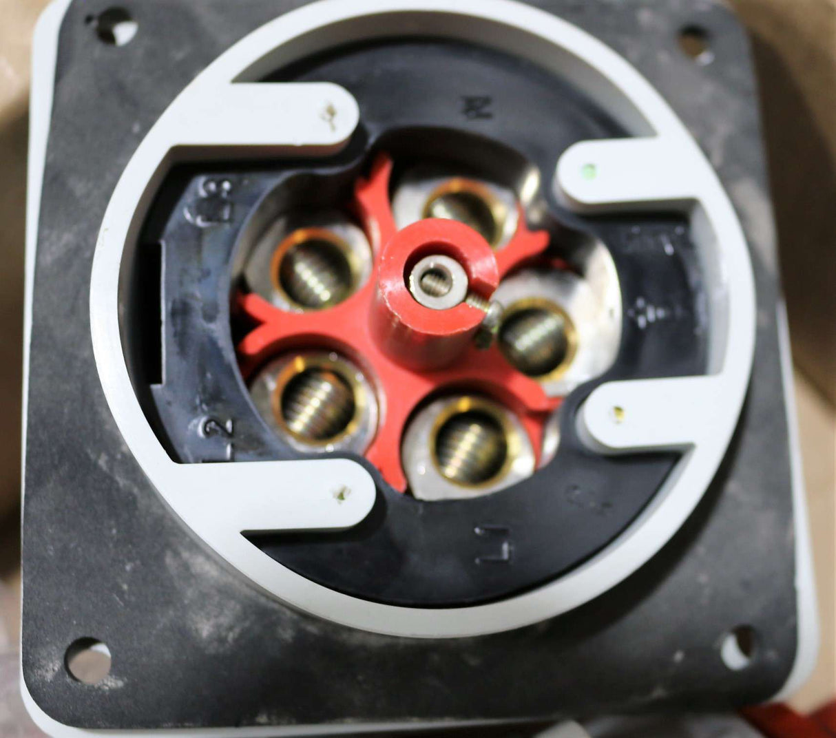 HUSQVARNA - 531117058 - PANEL MOUNT ELECTRIC PLUG 3P+NEUTRAL+GND 125A 415V