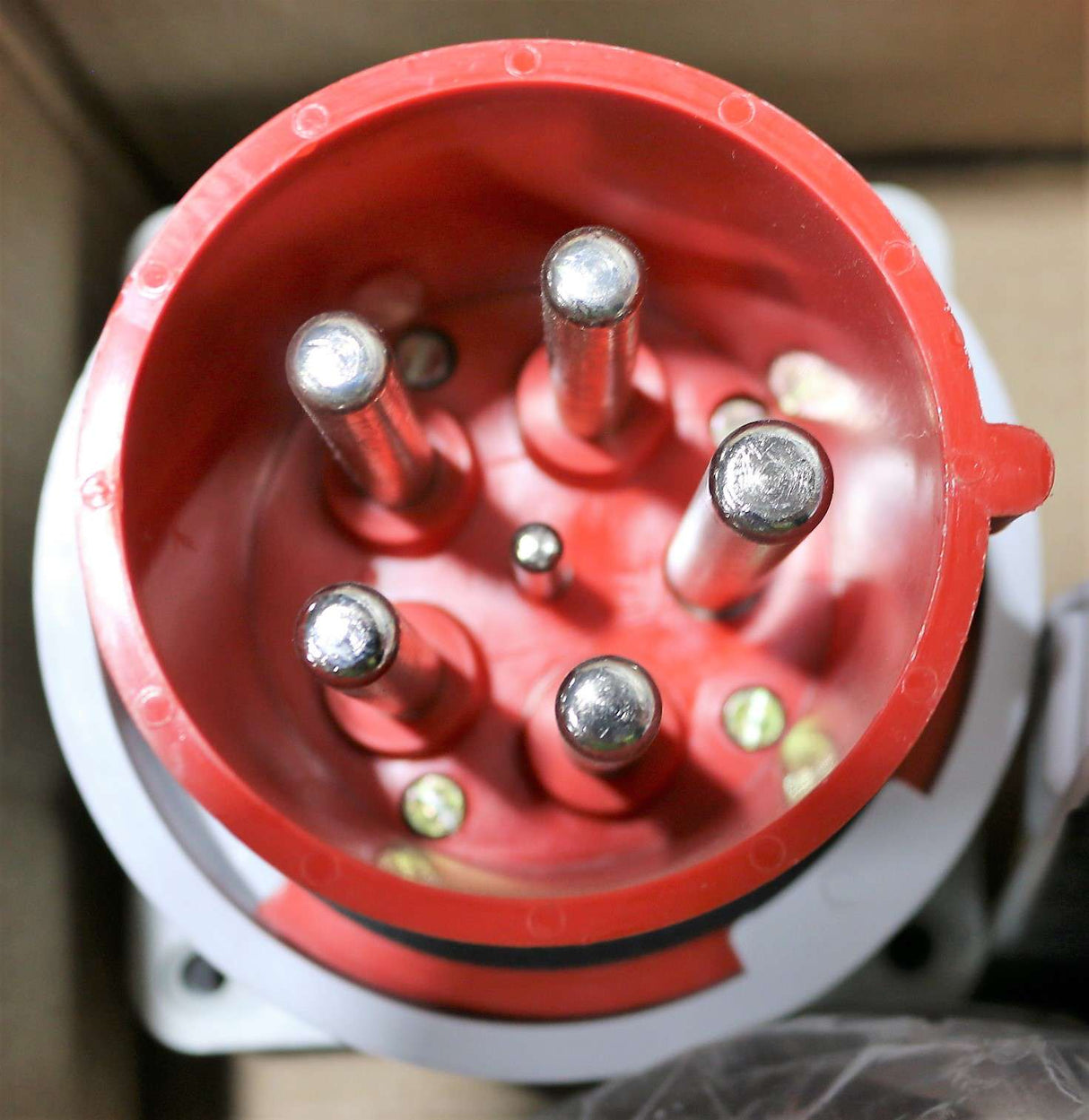 HUSQVARNA - 531117058 - PANEL MOUNT ELECTRIC PLUG 3P+NEUTRAL+GND 125A 415V