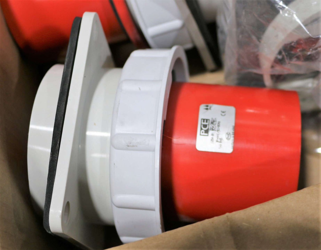 HUSQVARNA - 531117058 - PANEL MOUNT ELECTRIC PLUG 3P+NEUTRAL+GND 125A 415V