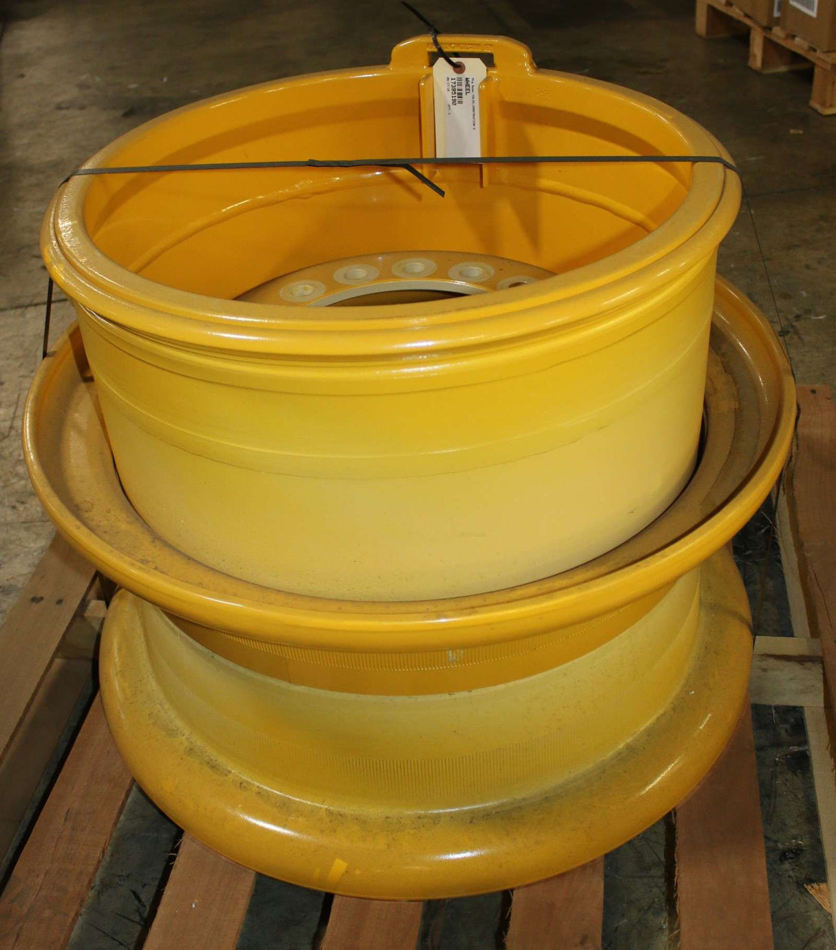 VOLVO - 17395190 - WHEEL