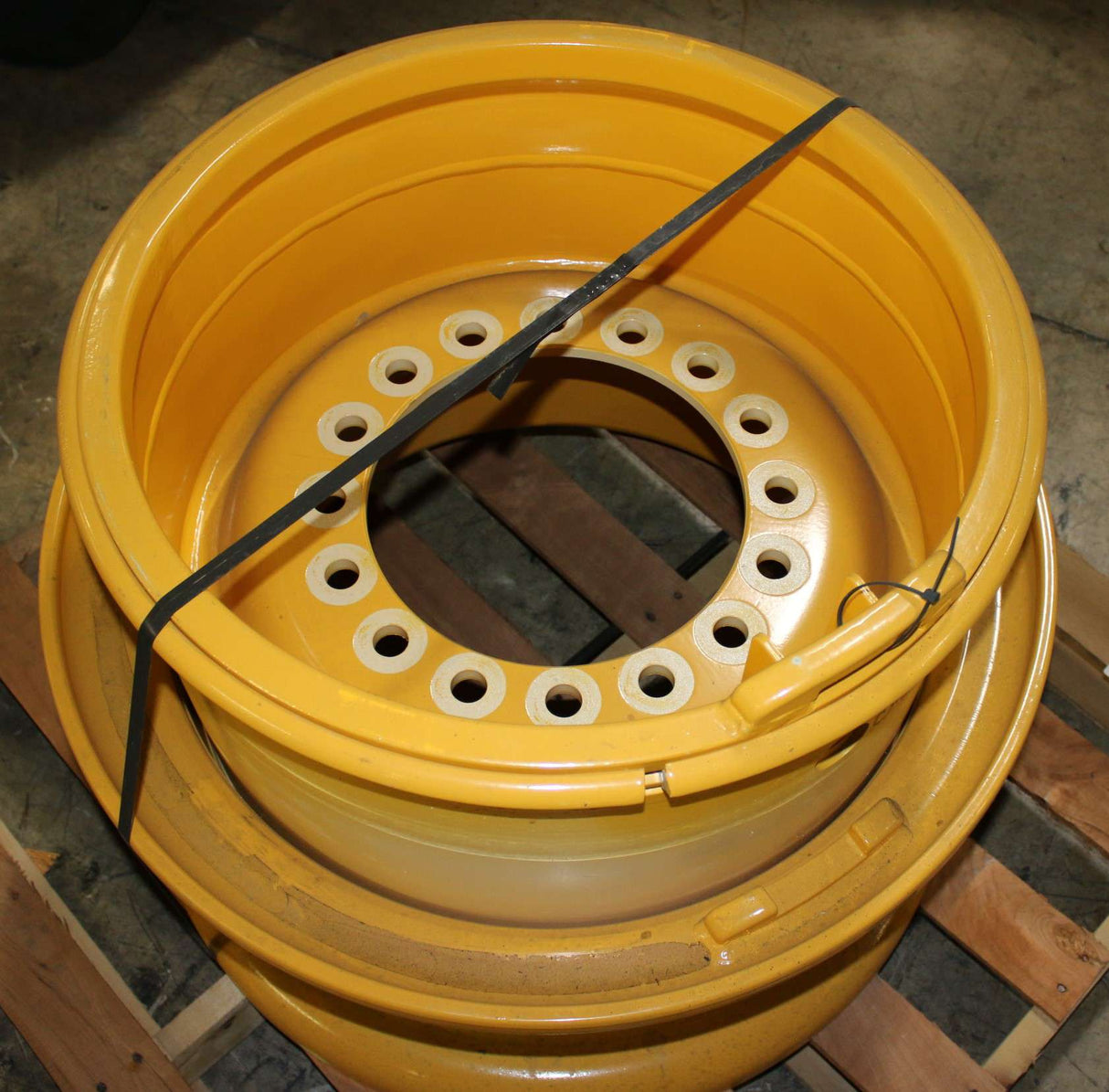 VOLVO - 17395190 - WHEEL