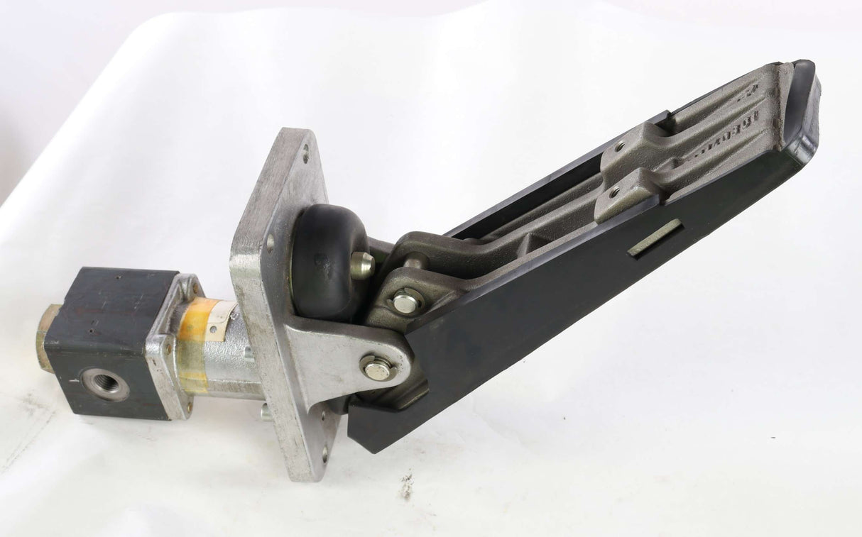 IWS - 560025031 - HYDRAULIC PEDAL ASM
