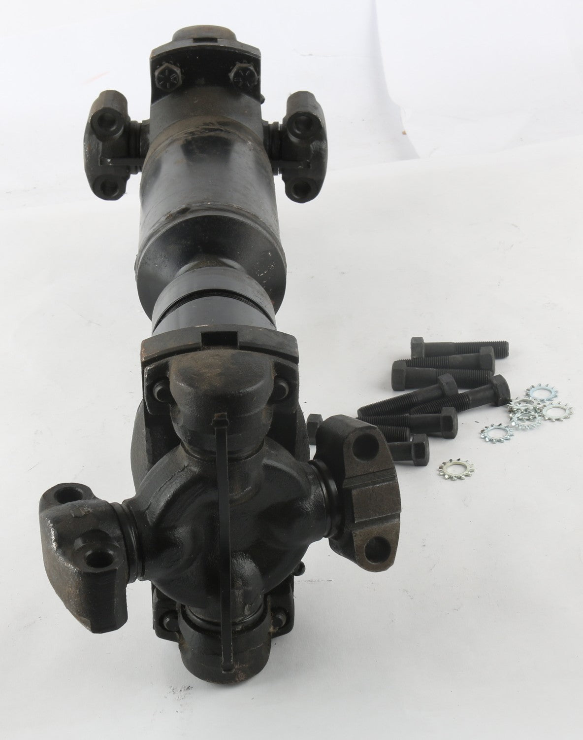 JLG - 10236878 - SHAFT DRIVE REAR 644B 6K