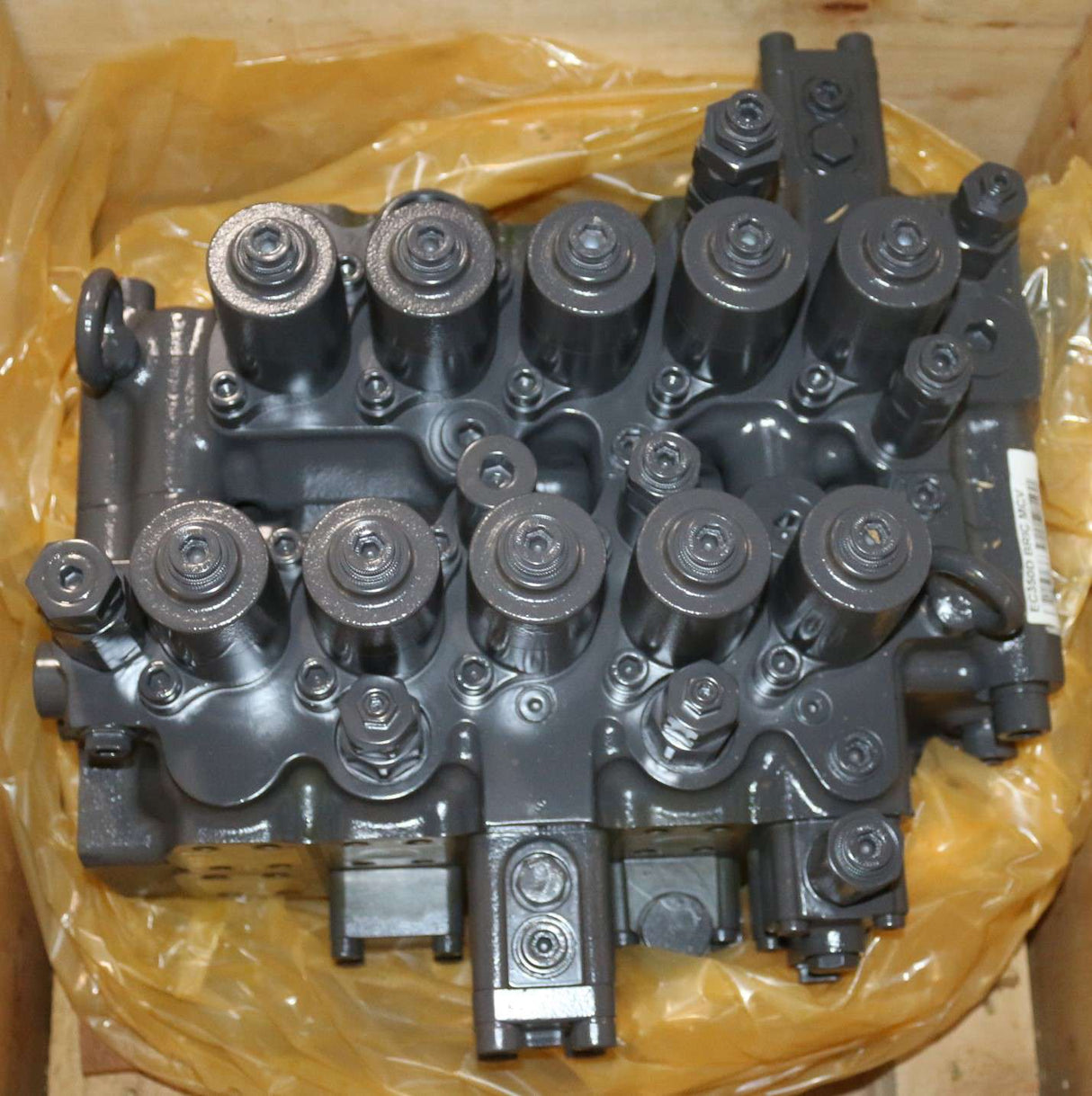 VOLVO - 14720610 - CONTROL VALVE