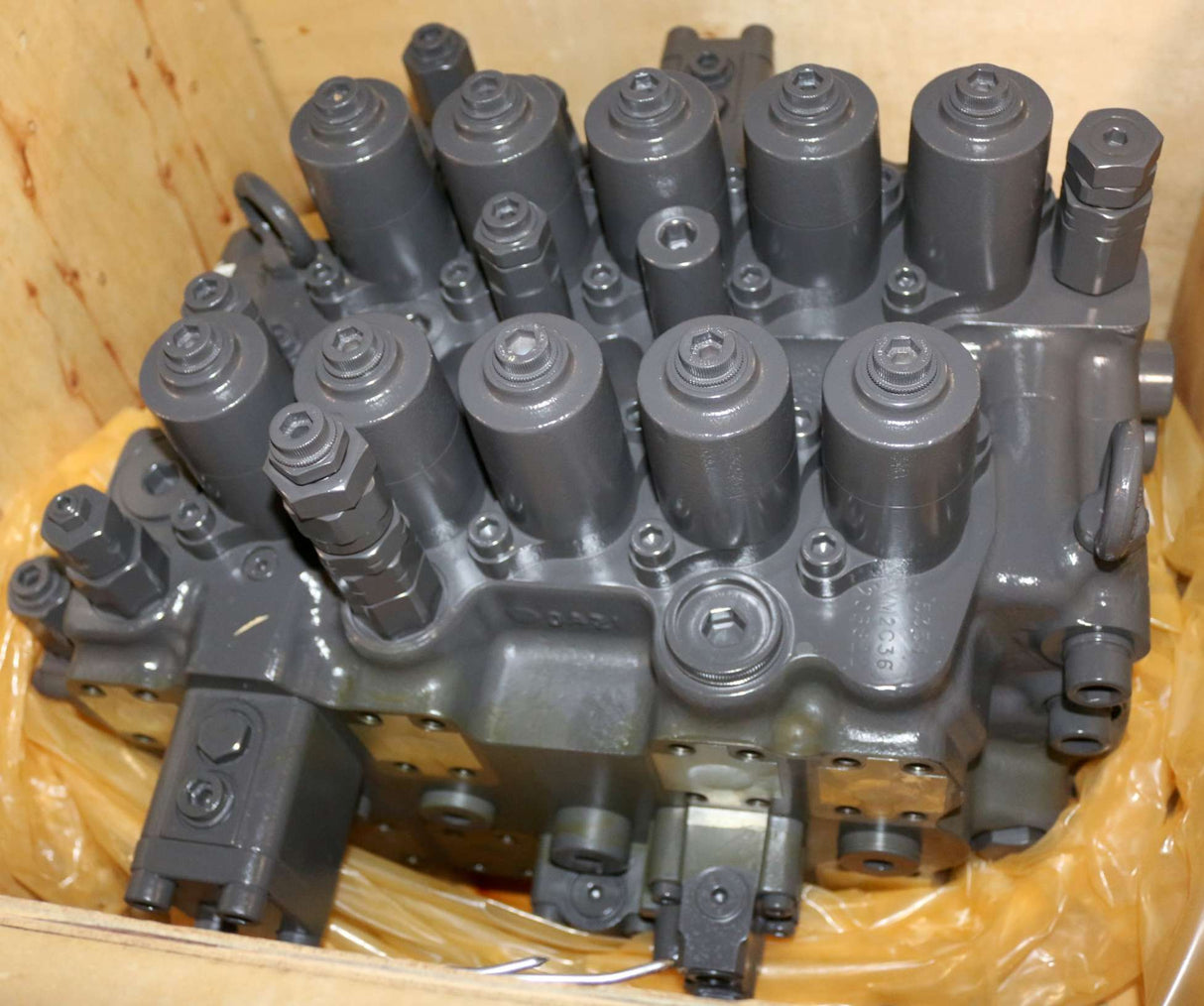 VOLVO - 14720610 - CONTROL VALVE