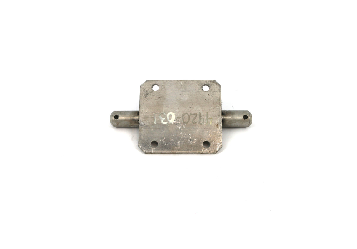 VOLVO - 04920-031-00 - PIVOT MOUNT