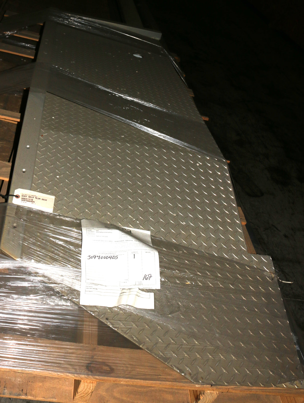 JLG - 3097000405 - BODY WELD ALUM DECK LH