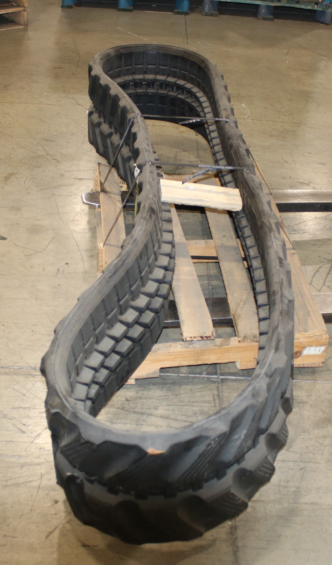 BOBCAT - 6988841EF - TRACK RUBBER (320X88X55) 12 IN MX
