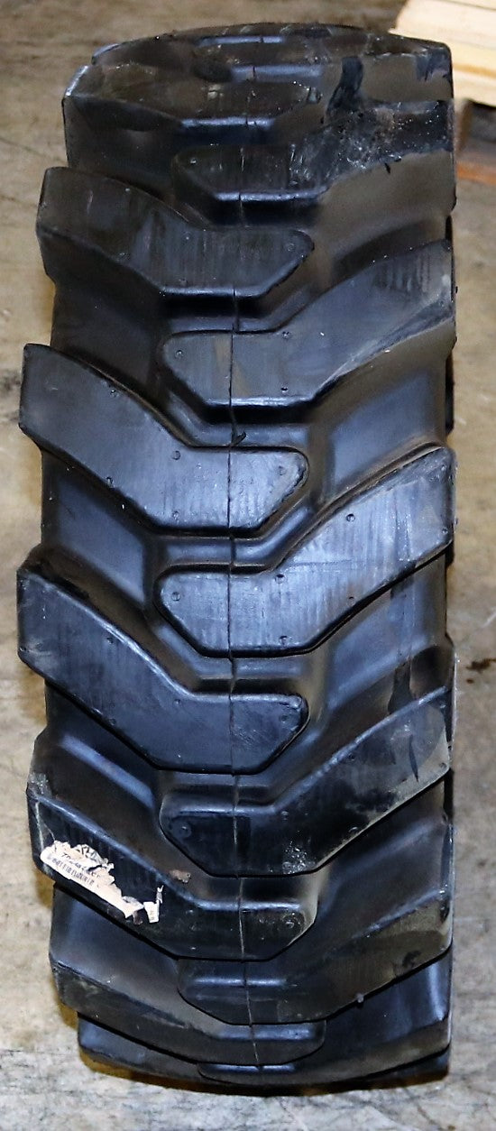 BOBCAT - 7024824EF - TIRE FLEX DIRT RH 12X16.5 (33X12)