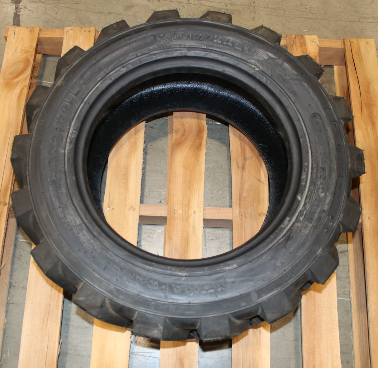 BOBCAT - 7305714EF - TIRE STANDARD DUTY 10X16.5 10PLY