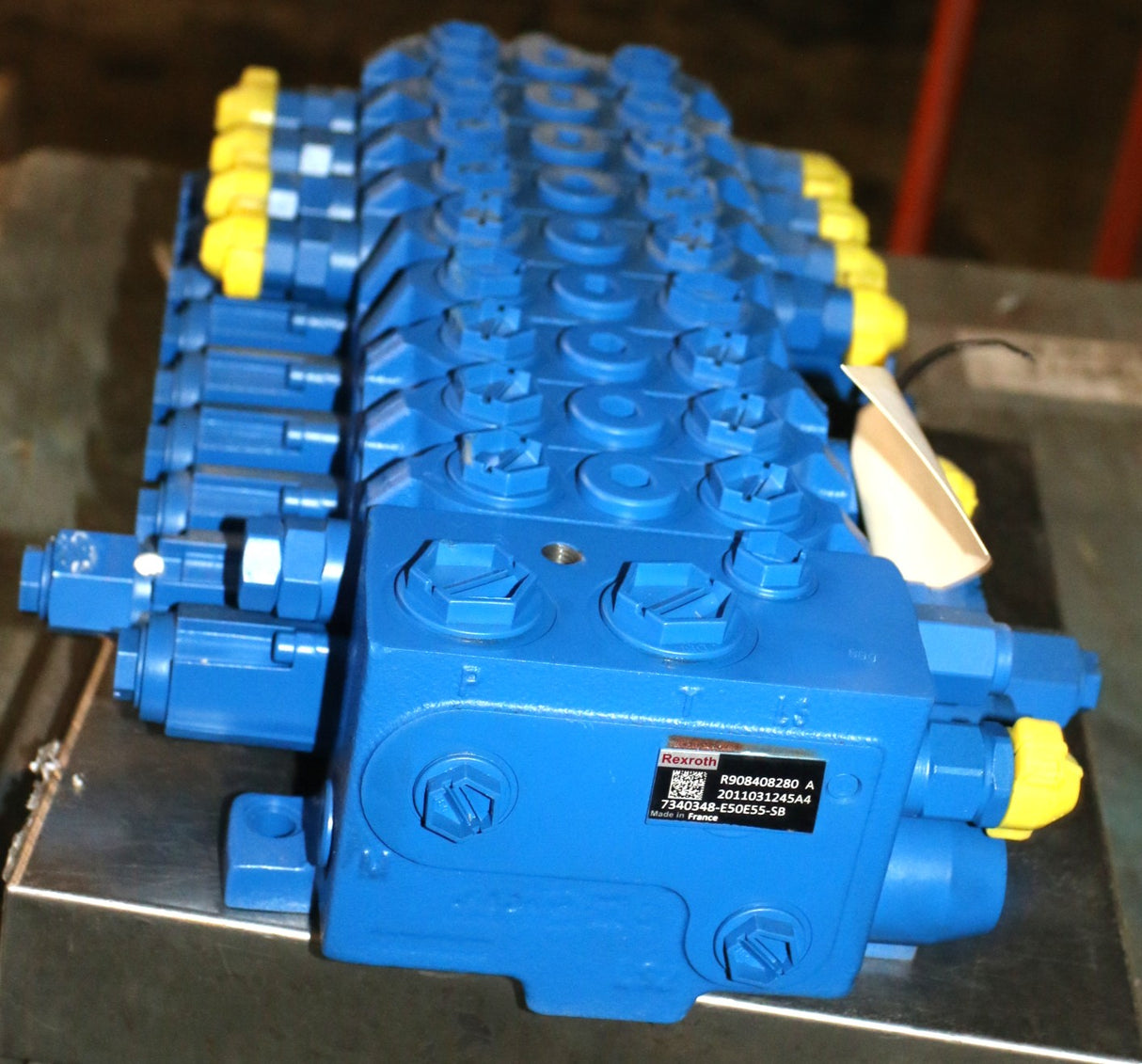 BOBCAT - 7340348 - HYDRAULIC CONTROL VALVE 9 SEC