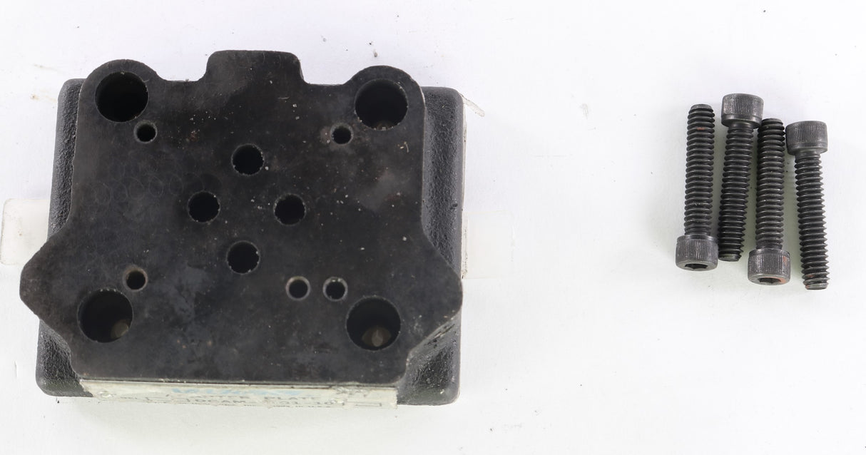 VICKERS - 408325 - SUB-PLATE - DIRECTONAL VALVE ADAPTER