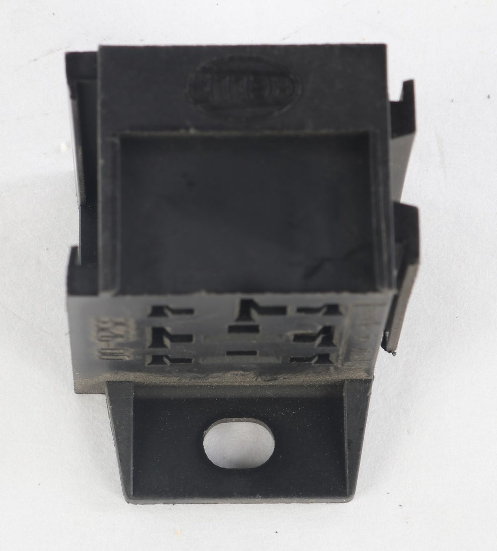 HELLA - 3526-00 - SOCKET FOR RELAY