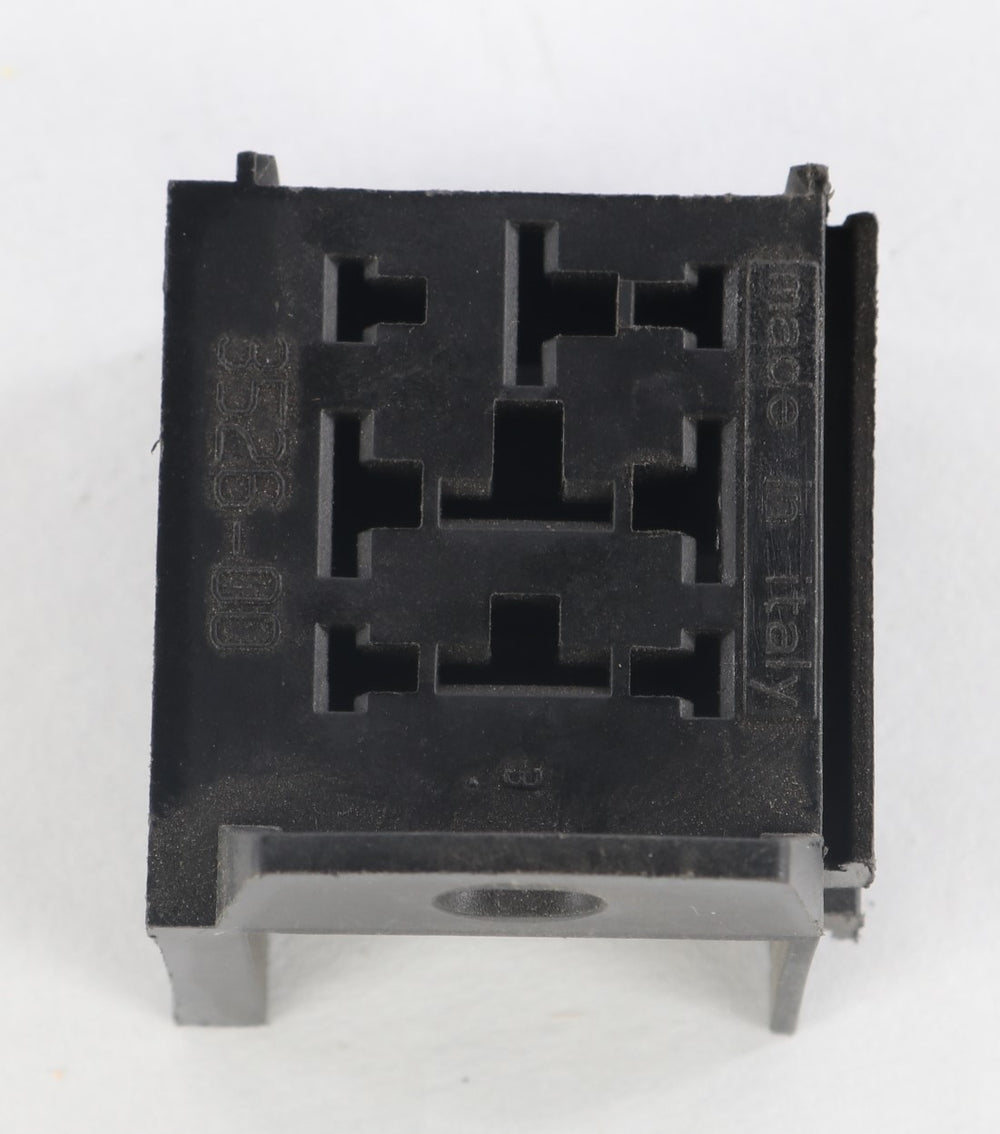 HELLA - 3526-00 - SOCKET FOR RELAY