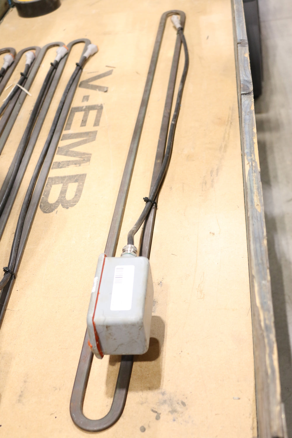 BLAW KNOX - 12810137 - HEATER UNIT: FIREBAR 1660W 240V