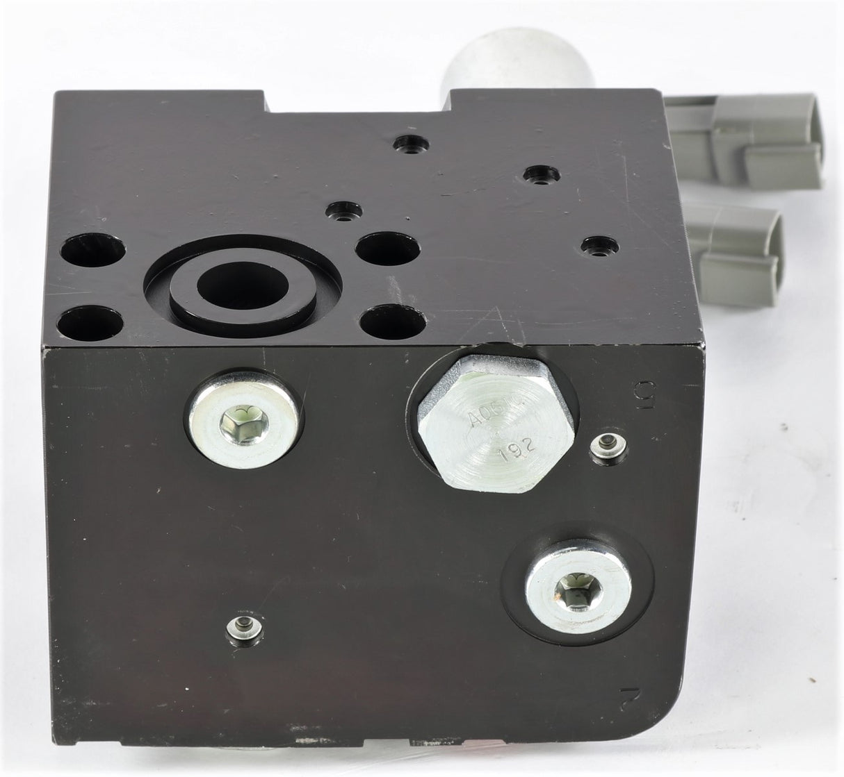 JCB - 332/X1692 - VALVE MANIFOLD ASSEMBLY W/CONNECTORS
