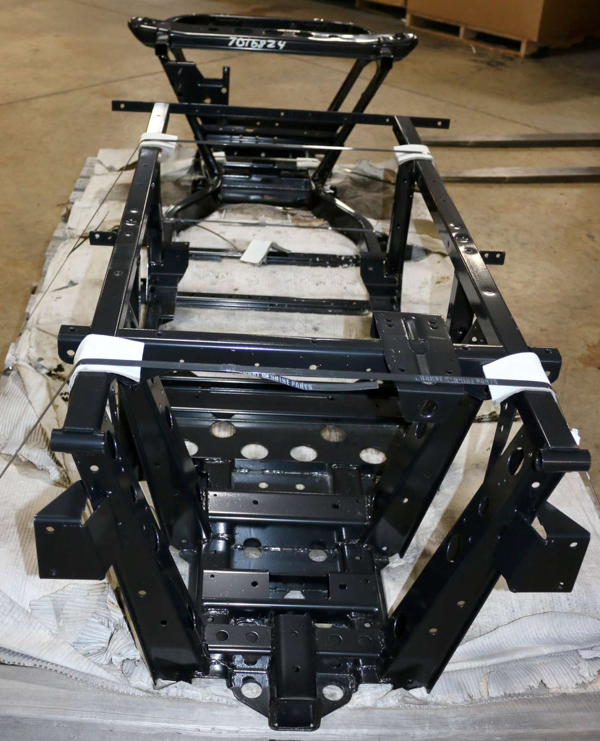 BOBCAT - 7016824 - FRAME MAIN BLK