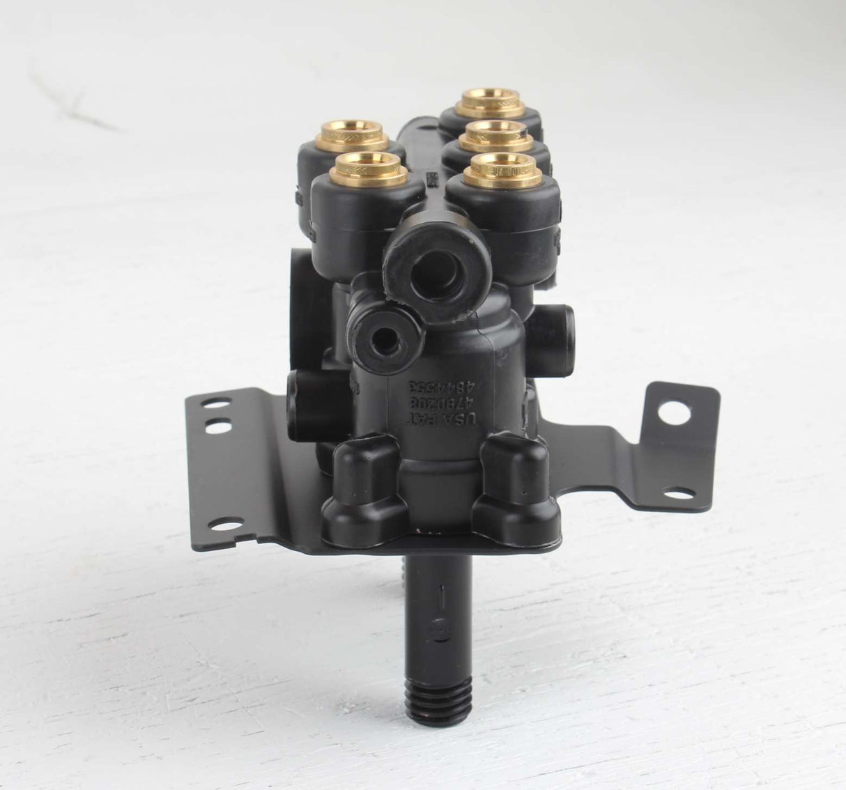 MACK - 745-K035691 - DASH VALVE W| BRACKET