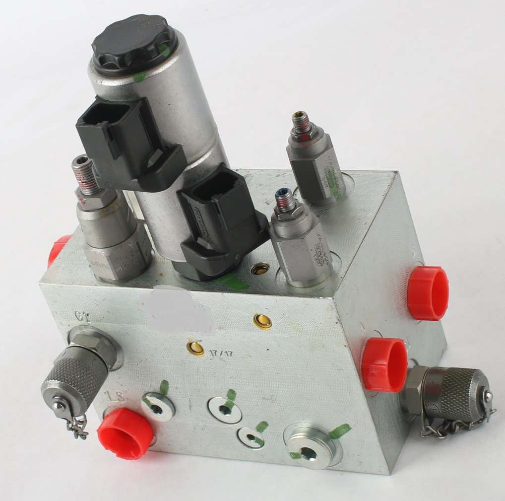 GRADALL - 82133009 - VALVE 12V DC REMOTE STEERING