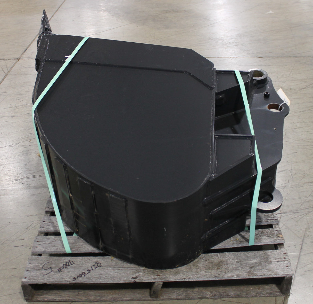 GRADALL - 82156015 - WELD BUCKET 24" EXCAVATING