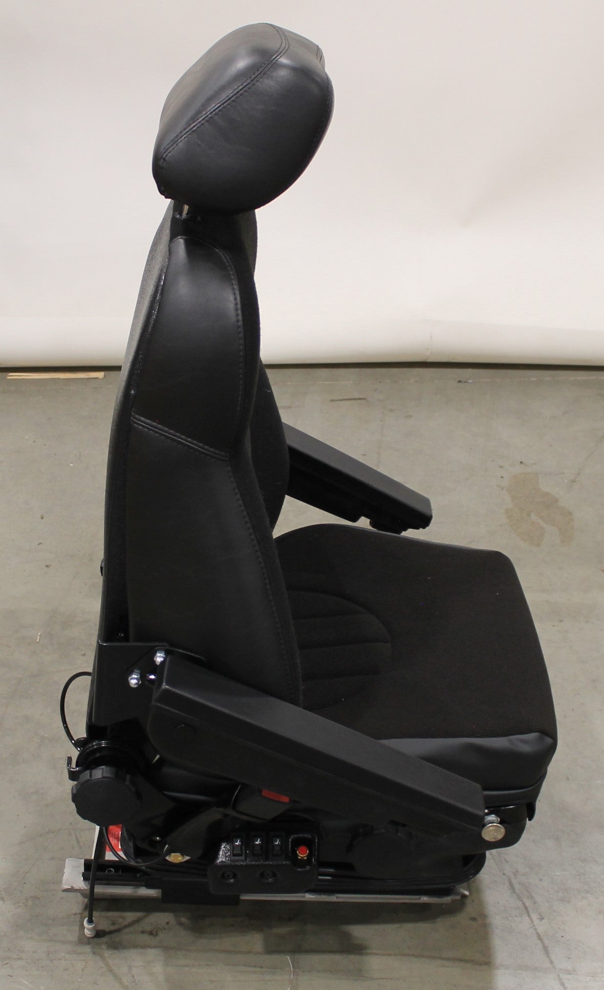 USSC - Q900-100012-036 - DRIVER'S SEAT ASM USSC 9100AL