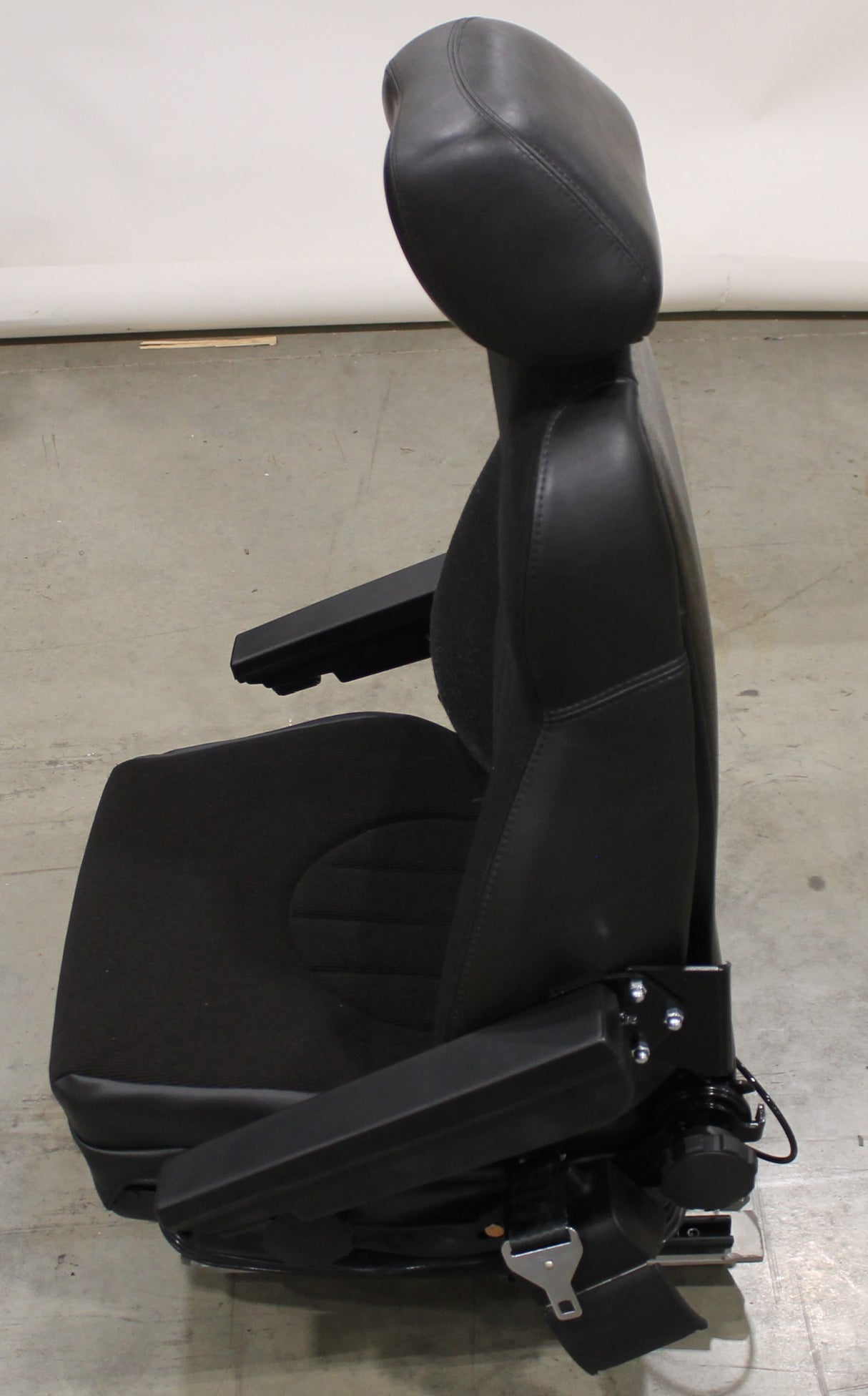 USSC - Q900-100012-036 - DRIVER'S SEAT ASM USSC 9100AL
