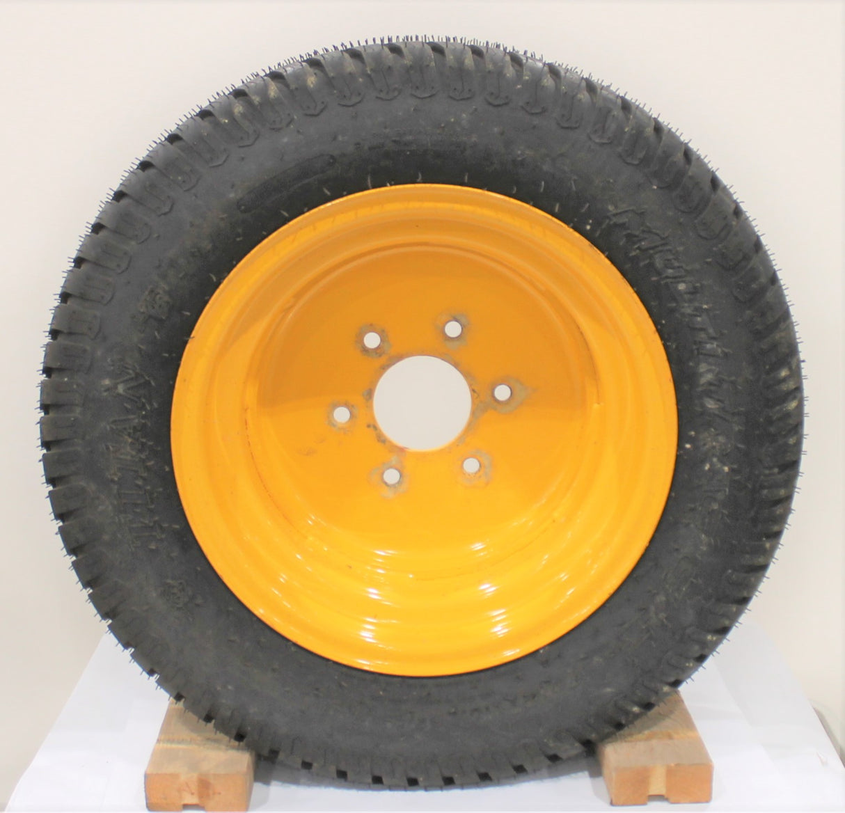 YANMAR - 1A8475-14510 - TIRE 27X10.50-15NHS