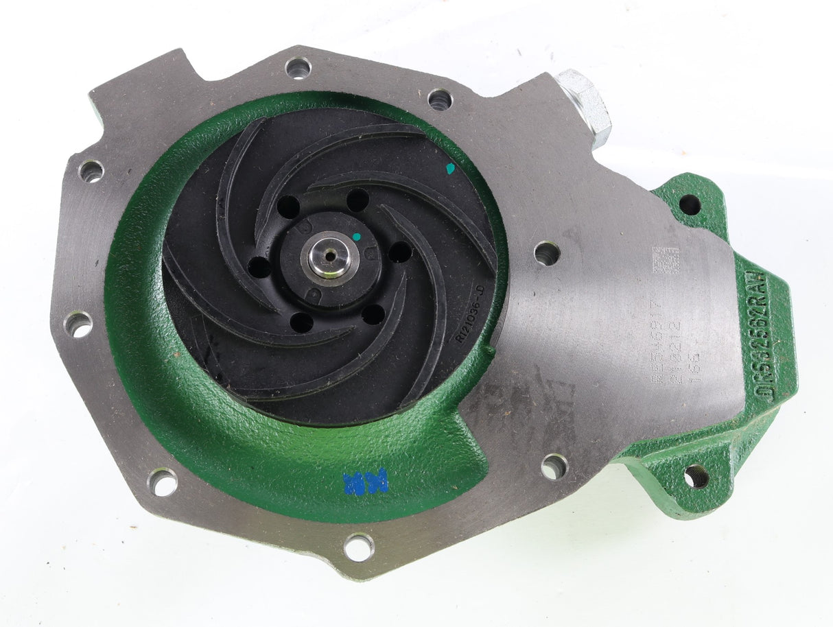 JOHN DEERE - RE546917 - WATER PUMP