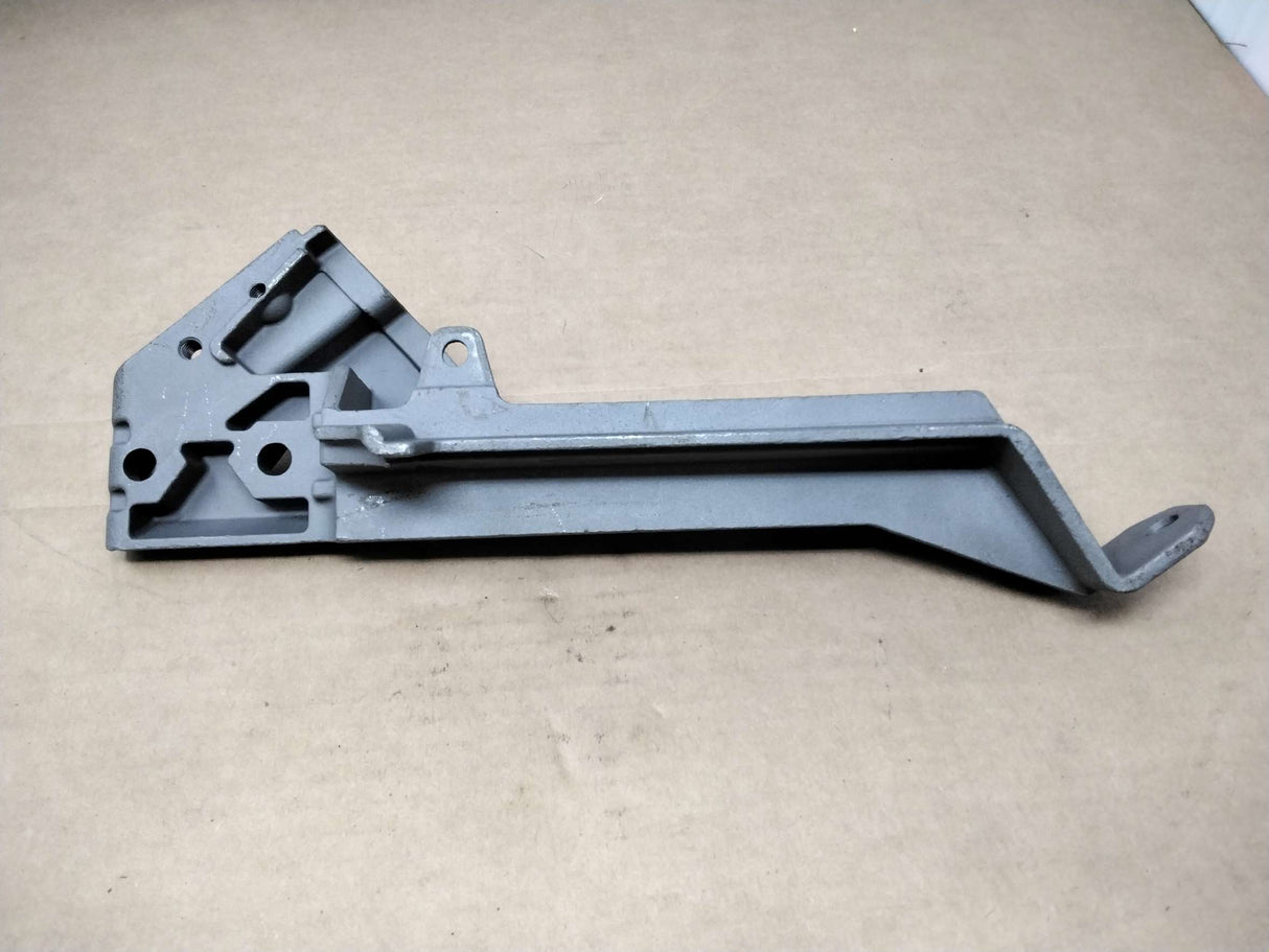 BOBCAT - 7025440 - COUPLER LOWER MNT RH