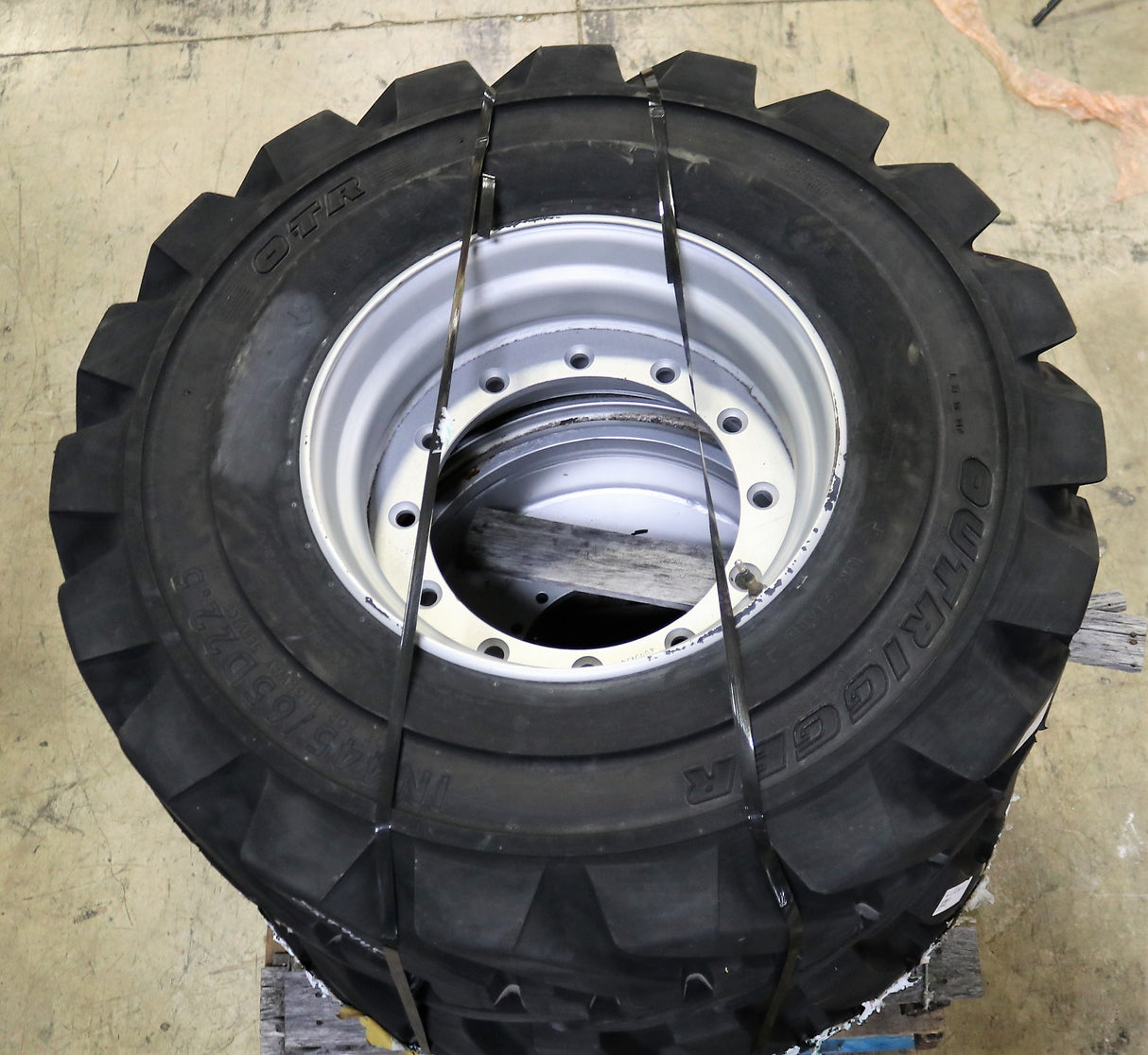 JLG - 0259445 - TIRE LH 445|D65 X 22.5 FF