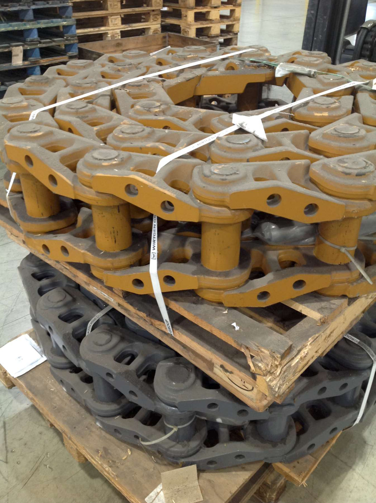 BERCO - LH1352/32 - TRACK CHAIN W/OUT SHOES 32 LINKS