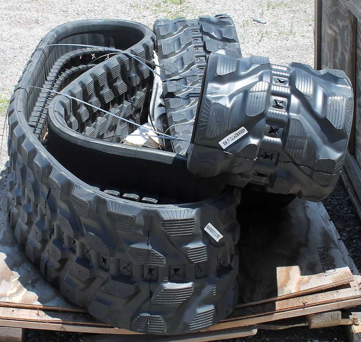 JLG - 1001190968 - TRACK ASM_RUBBERCARRIER TREAD 400X82X72.5 RS