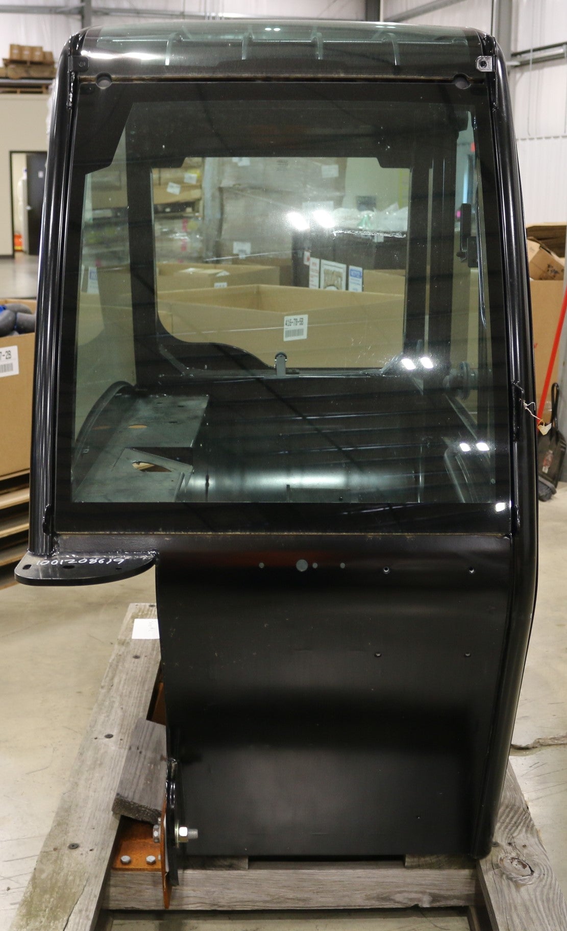 JLG - 1001208619 - INSTALLDOOR CAB GLASS (CAT)