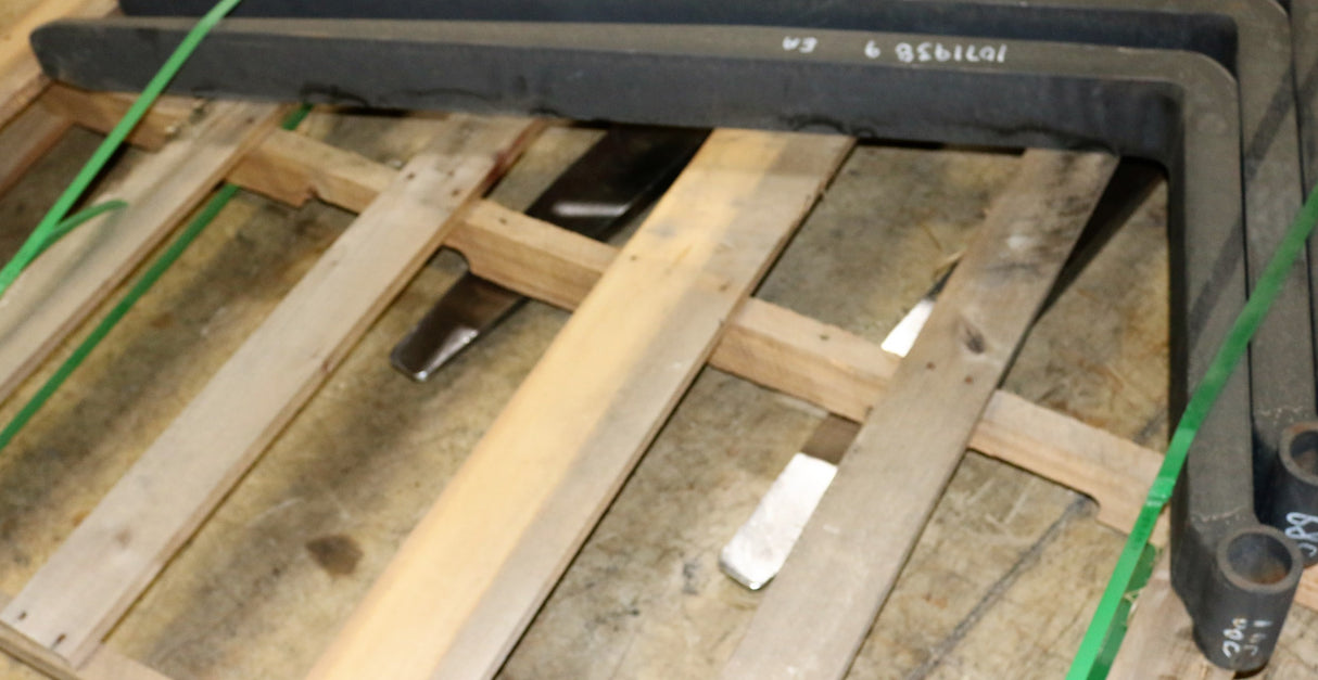 JLG - 10719389 - FORK PALLET 2 X 4 X 48 -