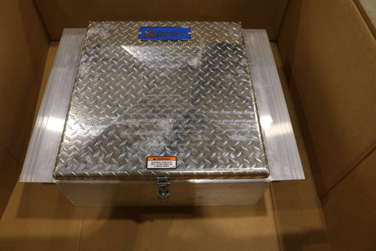 MACK - 7833-253 - TOOL BOX 22X9X24 DP SGL DR BETWEEN FRM