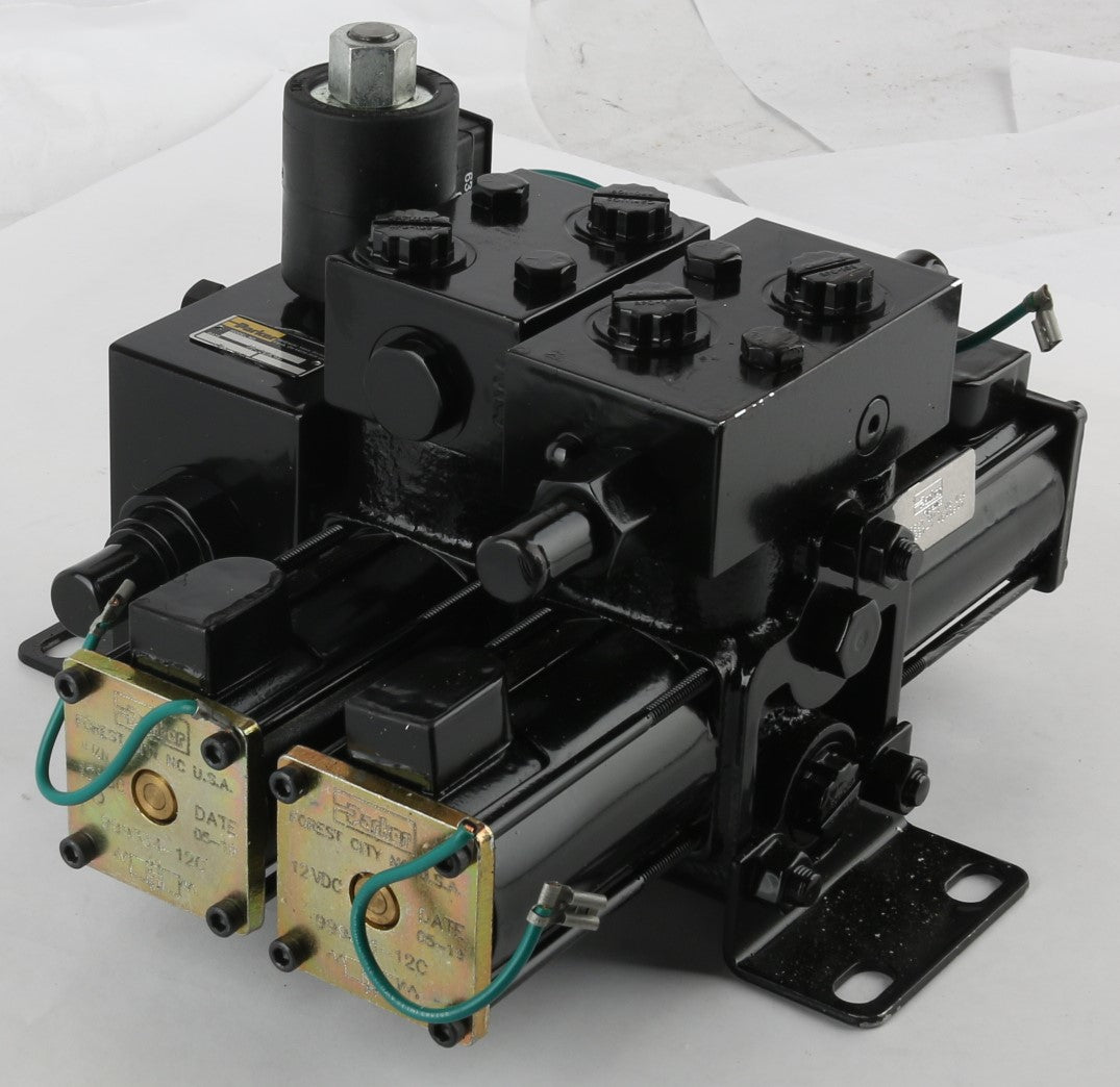 JLG - 4640947 - VALVE 3 POS 4 WAY