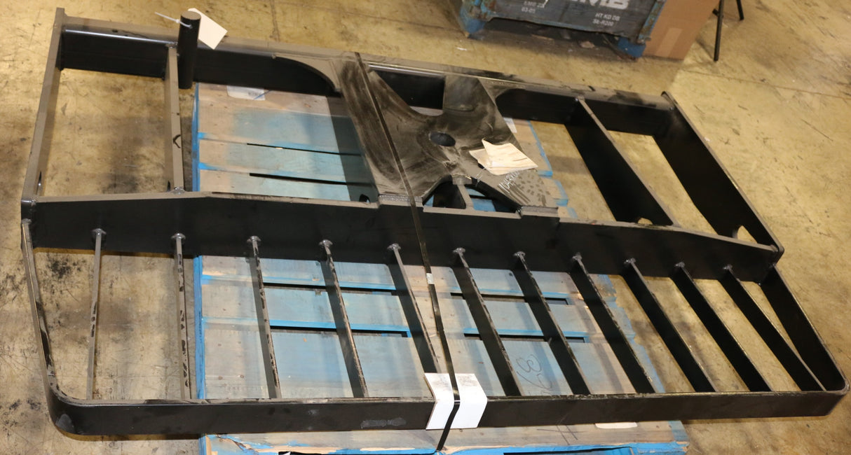 JLG - 10438003 - CARRIAGE OUTER 74" TILTING F