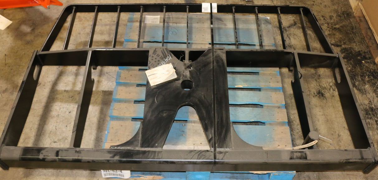 JLG - 10438003 - CARRIAGE OUTER 74" TILTING F
