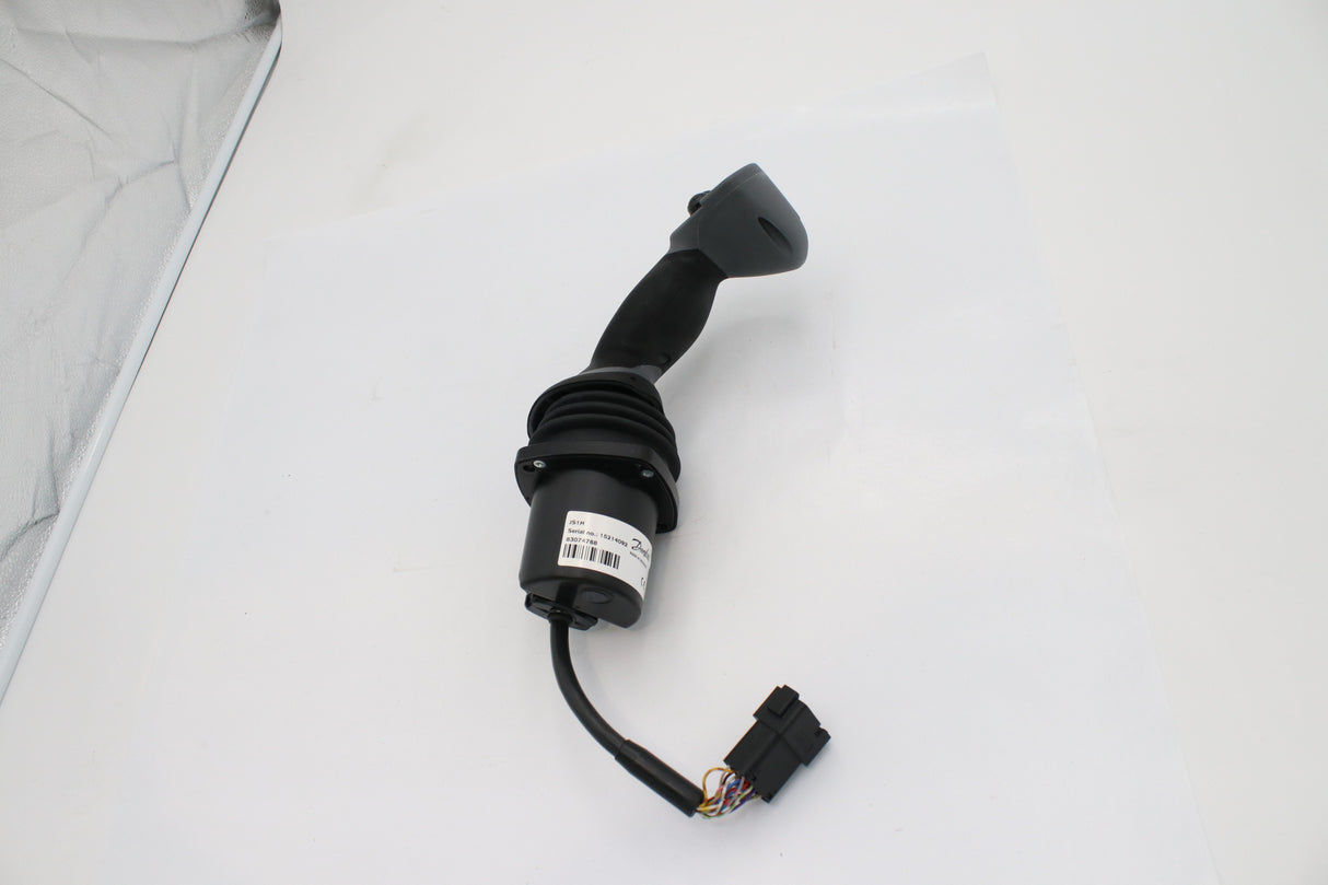 DANFOSS - 83074768 - JOYSTICK CONTROLLER: LH CAN-BUS W/WIRE HARNESS