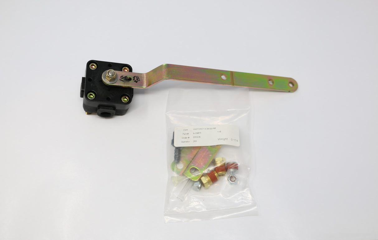 MACK - 8235-R3011855 - LEVELING VALVE