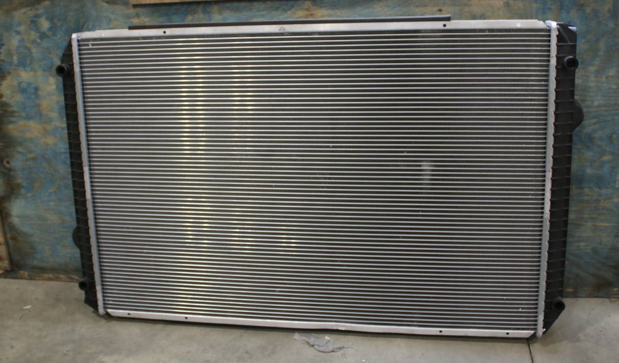 NAVISTAR - IN8143 - RADIATOR ASSY