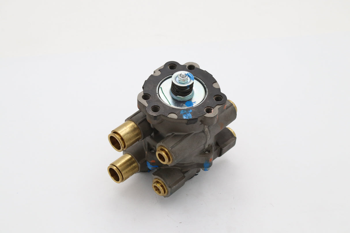 BENDIX - 800599 - BRAKE TREADLE VALVE (NO PEDAL)